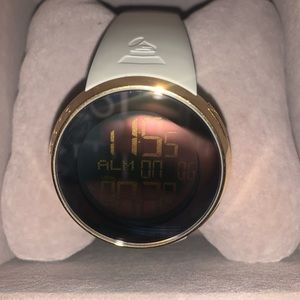 GUCCI DIGITAL SPECIAL EDITON GRAMMY WATCH WHITE.